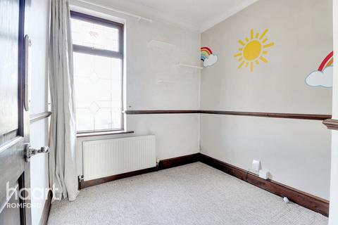 5 Allandale Road, Hornchurch, RM11 1AP