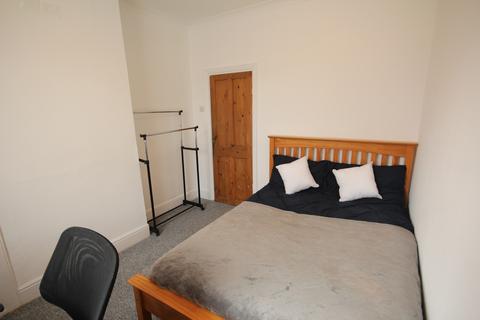 4 bedroom terraced house to rent, Mafeking Road, Southsea PO4