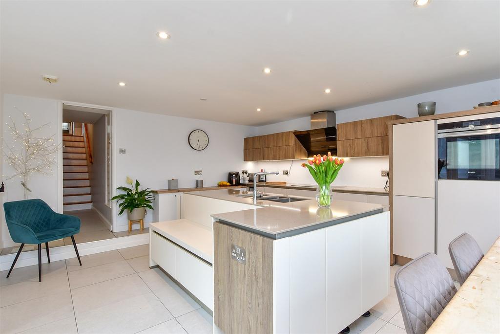 Kitchen/ Dining Room
