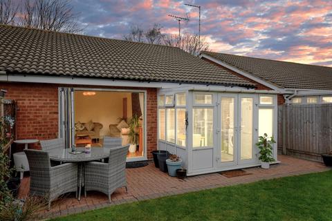 2 bedroom bungalow for sale, Yarnacott, Bishopsteignton, Shoeburyness, Essex, SS3