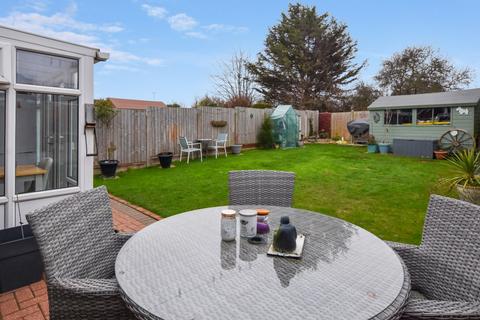 2 bedroom bungalow for sale, Yarnacott, Bishopsteignton, Shoeburyness, Essex, SS3