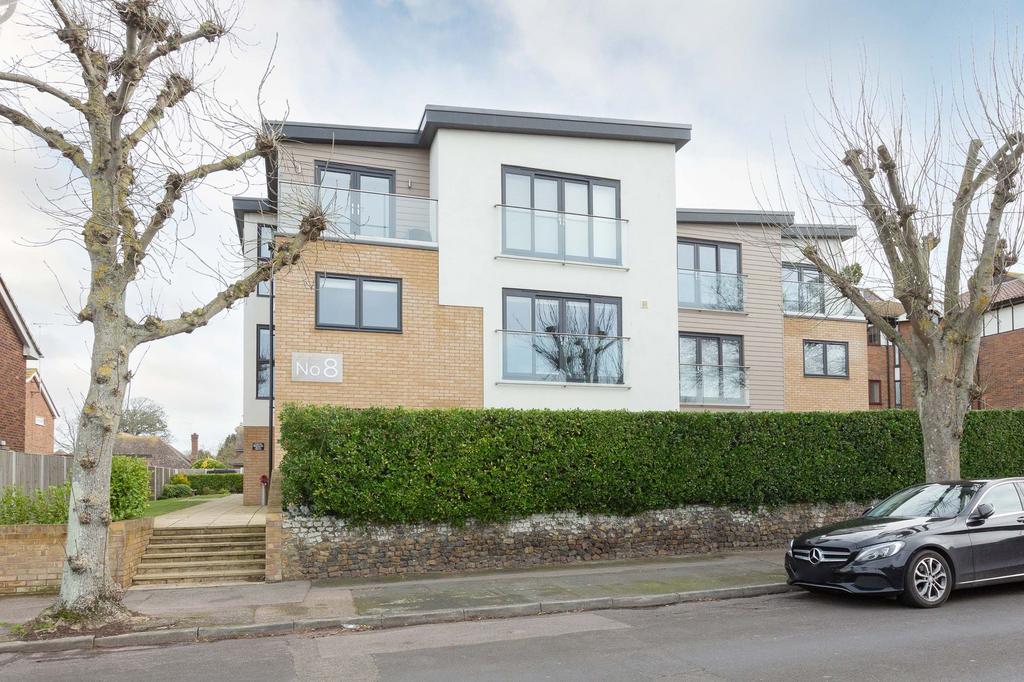 Beach Avenue, Birchington, CT7 2 bed flat for sale £325,000