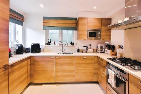 2 bedroom maisonette to rent, Bagshot Road, Ascot, Berkshire, SL5