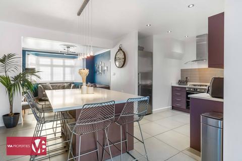 52 Hillside Crescent, Cheshunt, Waltham Cross, EN8 8PN