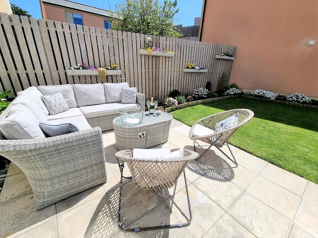 Sunny Garden &amp; Patio