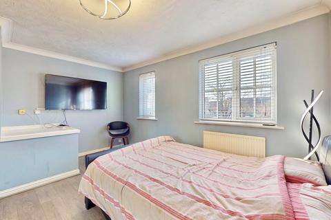 21 Stocker Gardens, Dagenham, RM9 4HL