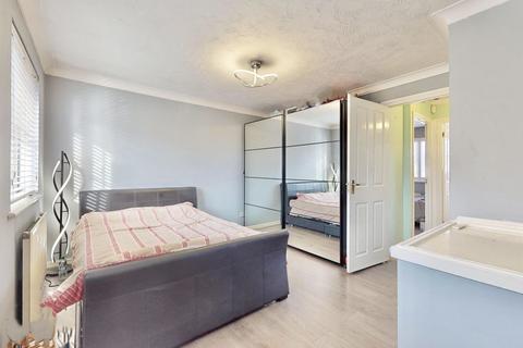 21 Stocker Gardens, Dagenham, RM9 4HL