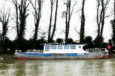 3 bedroom houseboat for sale, Lower Sunbury Road, Hampton TW12