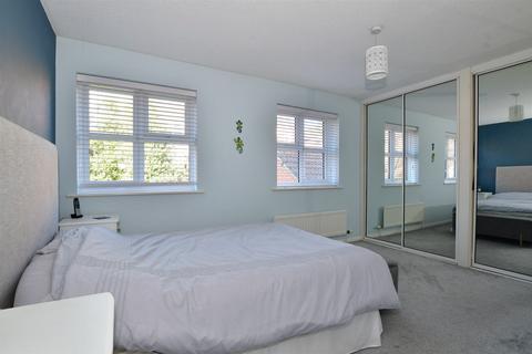 20 Merryfields, Strood, Rochester, ME2 3ND