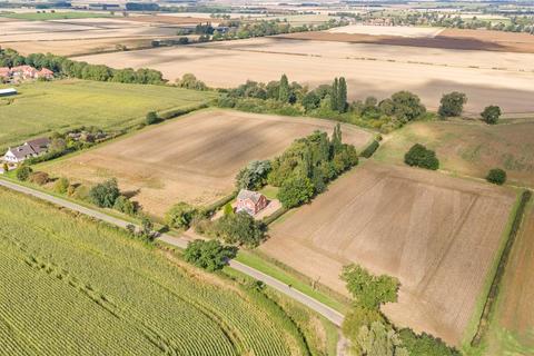 4 bedroom detached house for sale, Moor Road, Snitterby, DN21