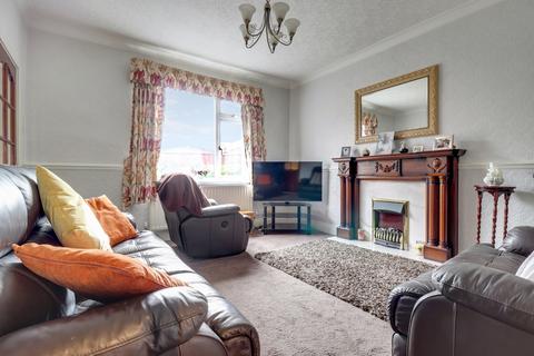 4 bedroom detached house for sale, Weeland Road, Knottingley, West Yorkshire, WF11