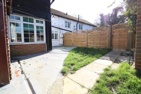 3 bedroom cottage to rent, Clayhill Road, Leigh RH2
