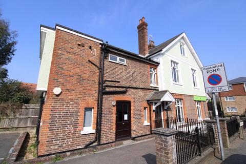 2 bedroom maisonette to rent, Effingham Road, Reigate RH2