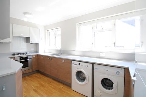 2 bedroom maisonette to rent, Effingham Road, Reigate RH2