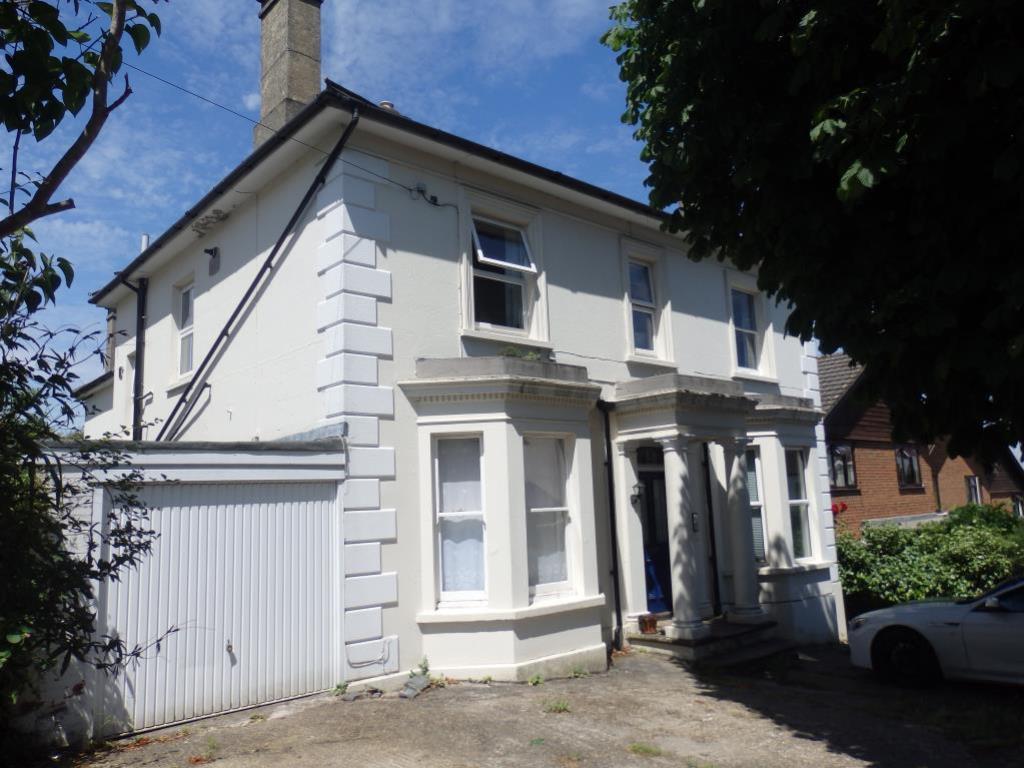 22 Upper Bridge Road, Redhill RH1 1 bed ground floor flat £995 pcm (£