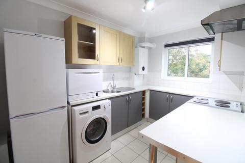 1 bedroom flat to rent, Somers Close, Surrey RH2