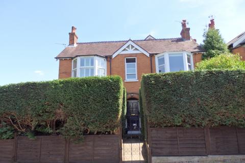 4 bedroom detached house to rent, Smoke Lane, Reigate RH2