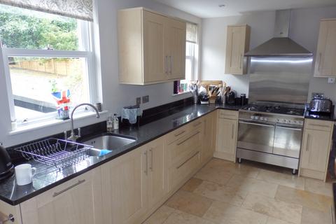 4 bedroom detached house to rent, Smoke Lane, Reigate RH2