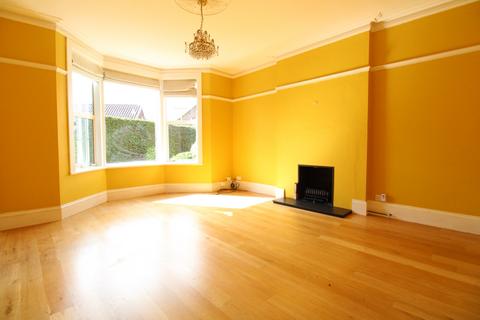 4 bedroom detached house to rent, Smoke Lane, Reigate RH2