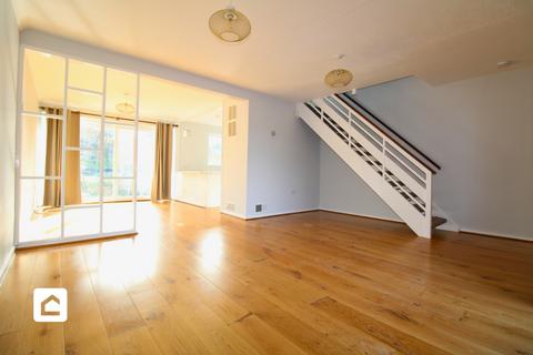 3 bedroom terraced house to rent, Greenwood Gardens, Caterham CR3