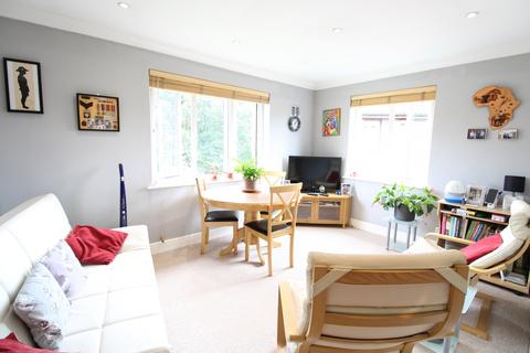 1 bedroom flat to rent, Willow Court Skipton Way, Horley RH6