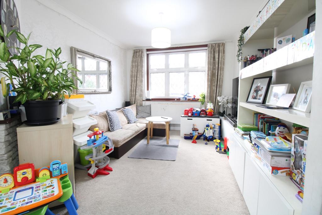 Rose Walk, Surbiton KT5 3 bed terraced house to rent £2,100 pcm (£485 pw)
