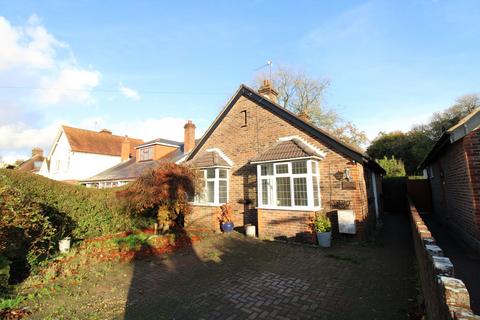 2 bedroom detached bungalow to rent, Buckland Road, Tadworth KT20