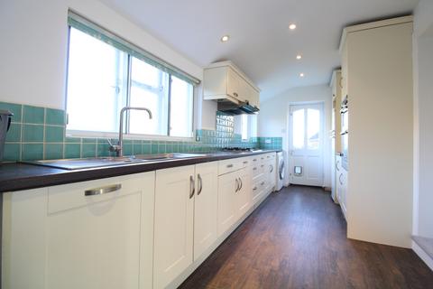 3 bedroom bungalow to rent, Alma Road, Reigate RH2