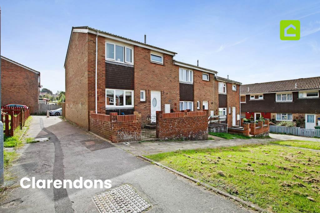 Ditchling Drive, Hastings TN35 3 bed end of terrace house £240,000