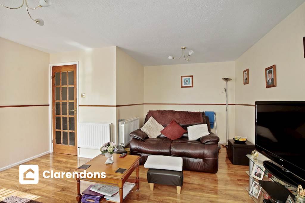 Ditchling Drive, Hastings TN35 3 bed end of terrace house £240,000