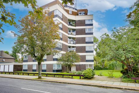 Studio for sale, Chessing Court, Fortis Green, London, N2