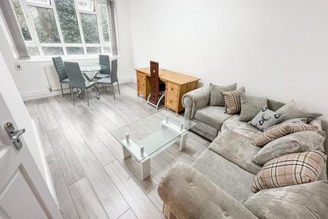 3 bedroom flat to rent, London NW2