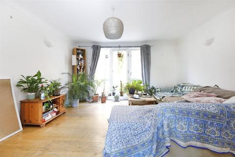 3 bedroom apartment for sale, Sandringham Court, Rotherhithe Street, London, SE16