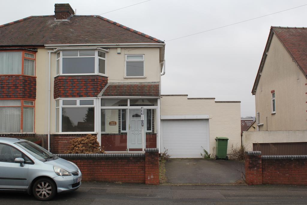 Cradley Road, Netherton 3 bed semidetached house £1,200 pcm (£277 pw)