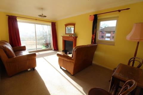 2 bedroom flat for sale, Burnham Lodge, Oakstead Close, Ipswich, IP4