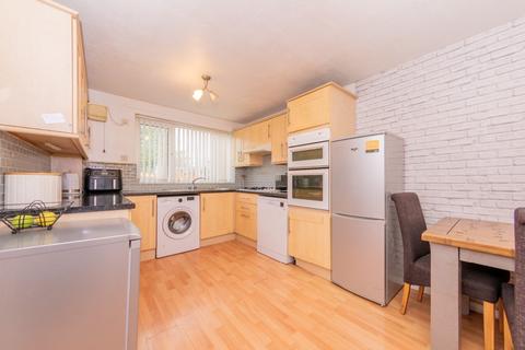 64 Cottingley Approach, Leeds, LS11 0HQ