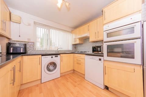64 Cottingley Approach, Leeds, LS11 0HQ
