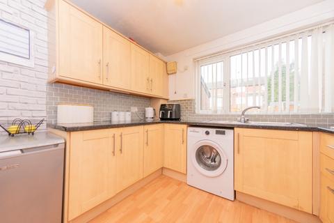 64 Cottingley Approach, Leeds, LS11 0HQ