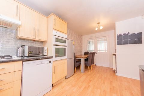 64 Cottingley Approach, Leeds, LS11 0HQ