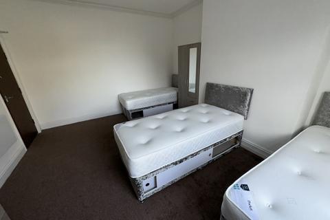 1 bedroom flat to rent, Thornbury Drive, Bradford, West Yorkshire, BD3