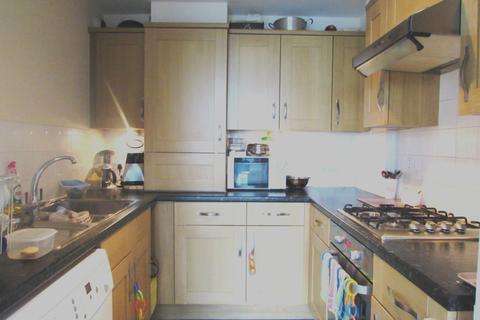 2 bedroom flat to rent, Station Grove, Wembley, Midlesex HA0