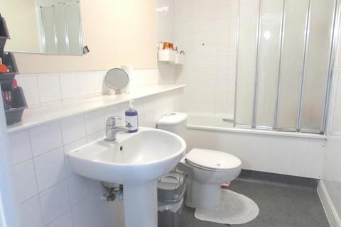 2 bedroom flat to rent, Station Grove, Wembley, Midlesex HA0