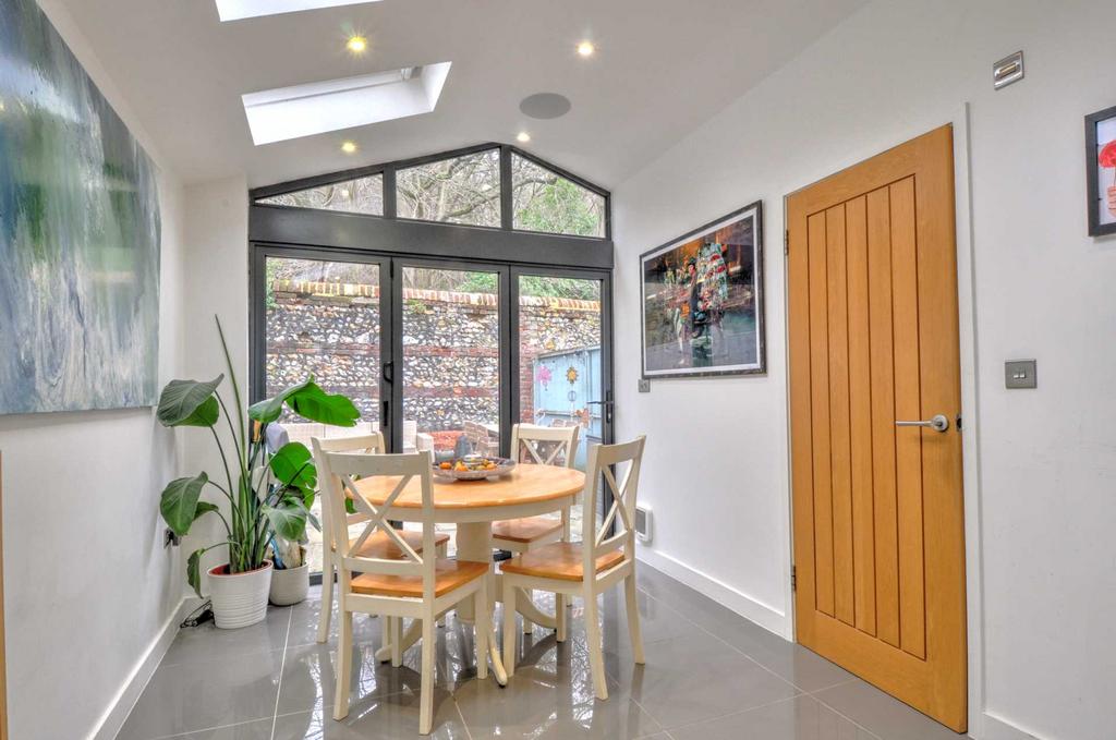 Clisby Villas Fairmile, HenleyOnThames 2 bed terraced house for sale