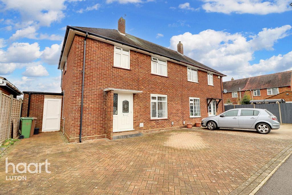 Cades Lane, Luton 3 bed semidetached house for sale £360,000