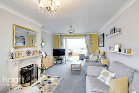 4 Cades Lane, Luton, LU1 5QG