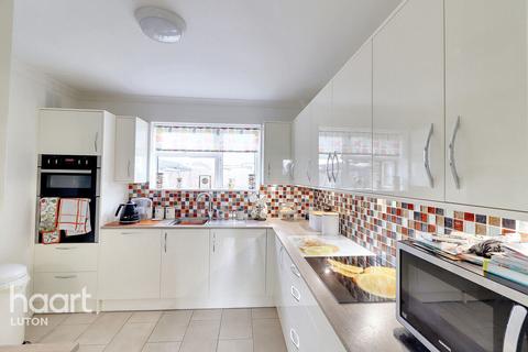 4 Cades Lane, Luton, LU1 5QG