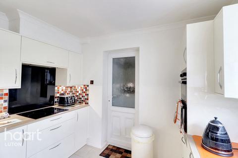 4 Cades Lane, Luton, LU1 5QG