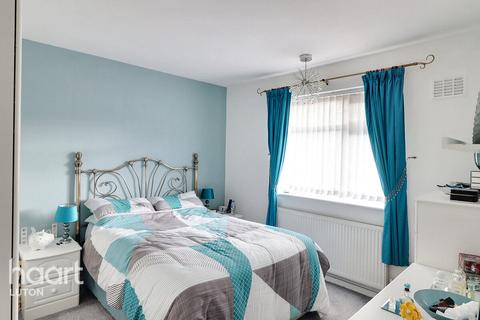 4 Cades Lane, Luton, LU1 5QG