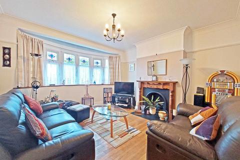 4 bedroom semi-detached house for sale, The Avenue, Pinner HA5