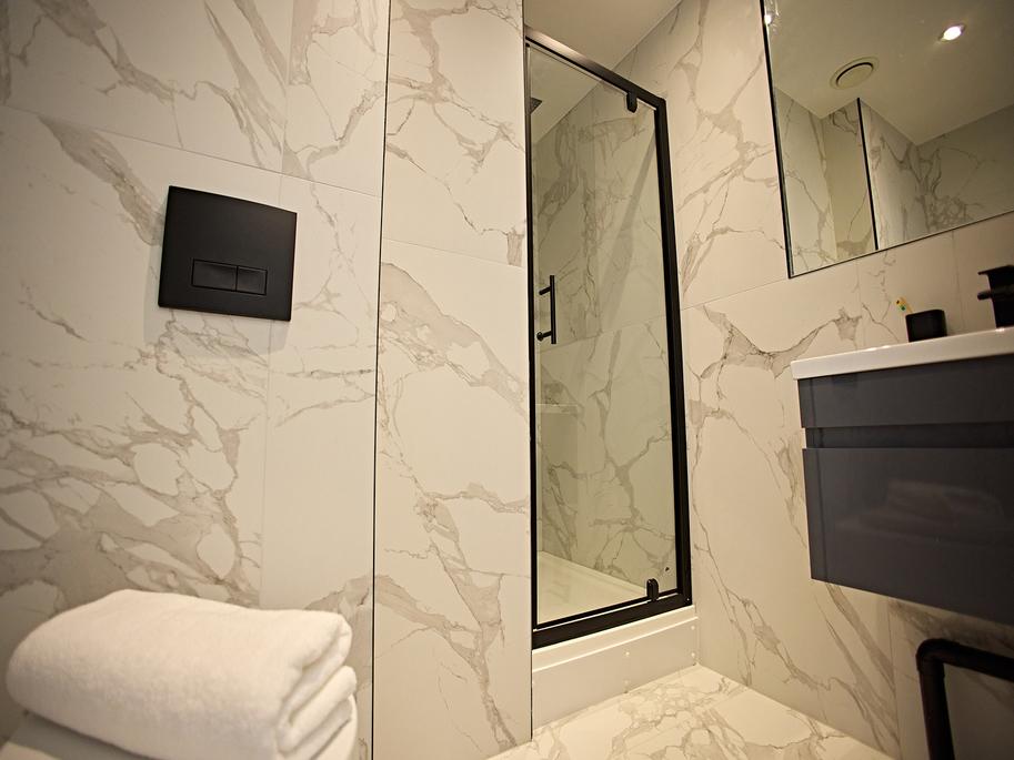 Apartment in Leeds, West Yorkshire - View 6